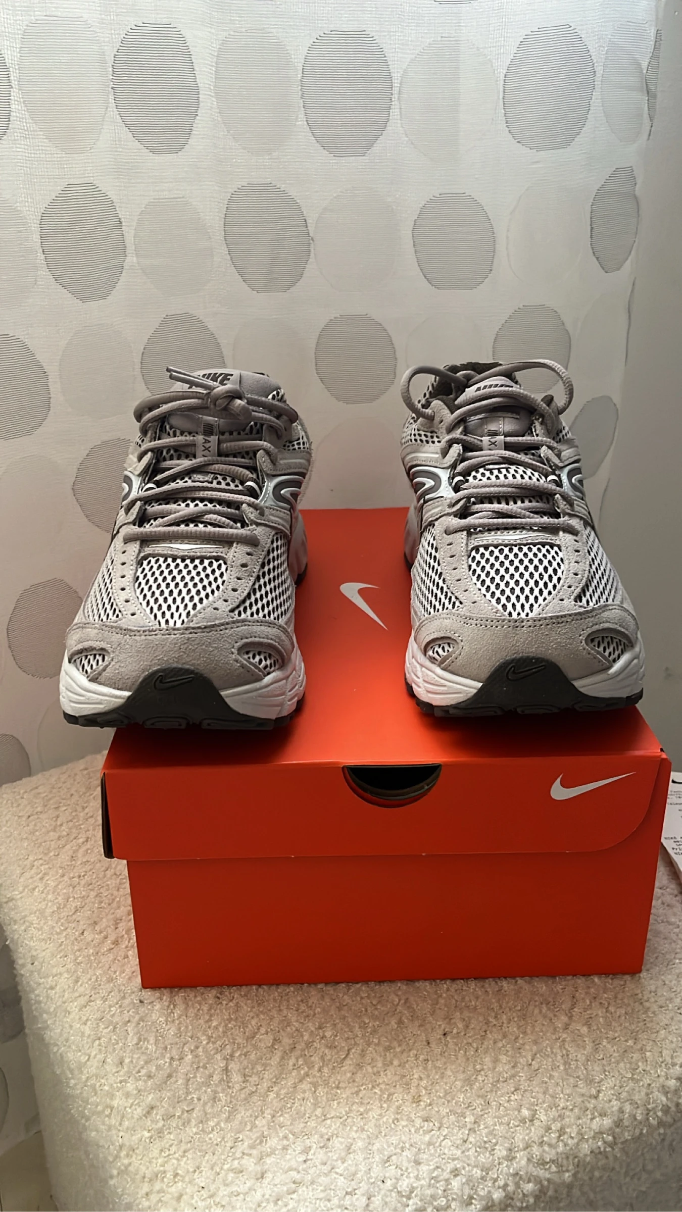 Paire De Baskets Nike Air Max Moto 2k Grise – photo 2